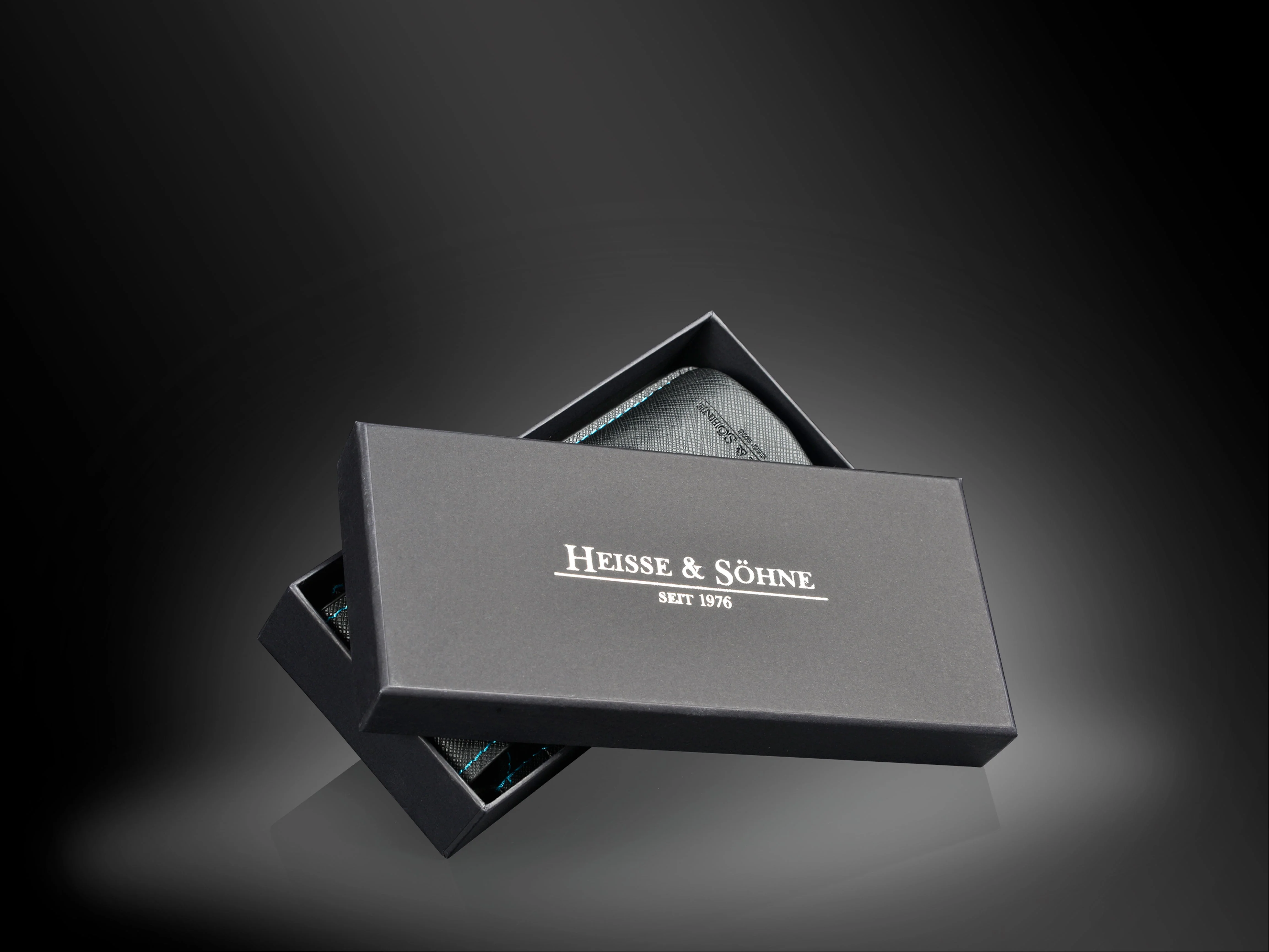 Mondo Saffiano Black & Blue - Image 6